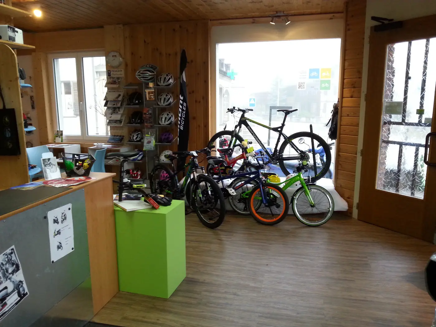 Showroom mit E-Bikes und Velos