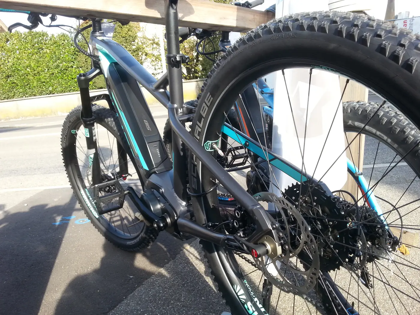 E-Mountainbike im Gelände rund um Roggwil